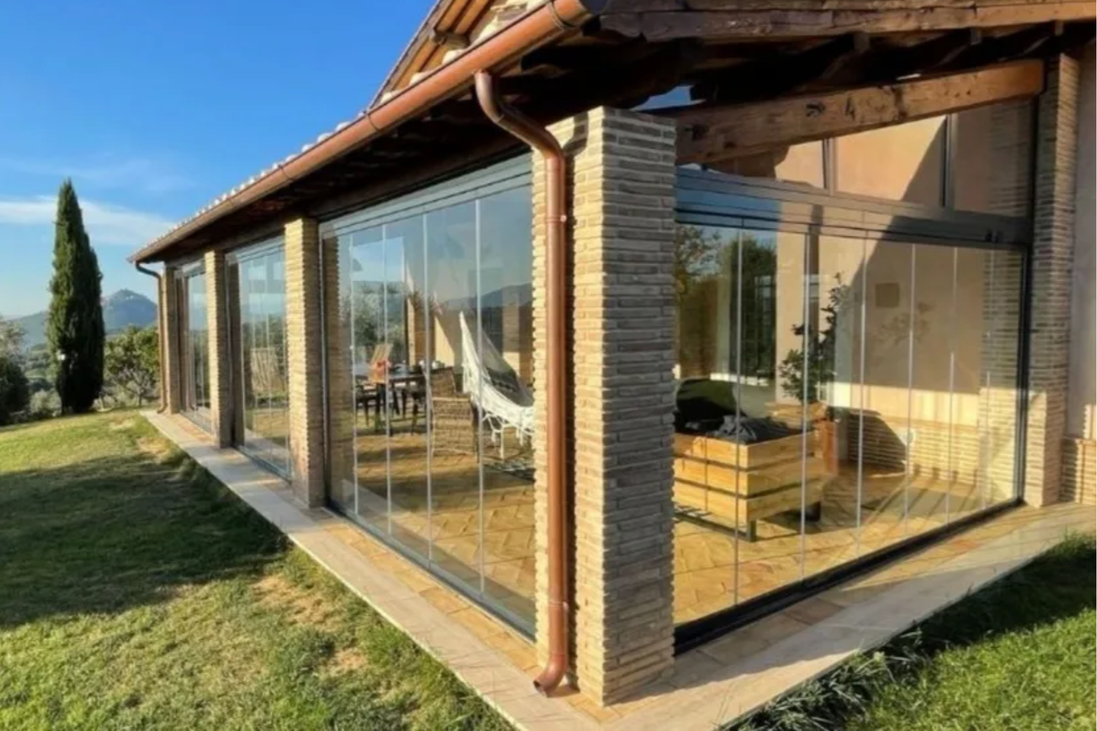 Vetrate scorrevoli per portici